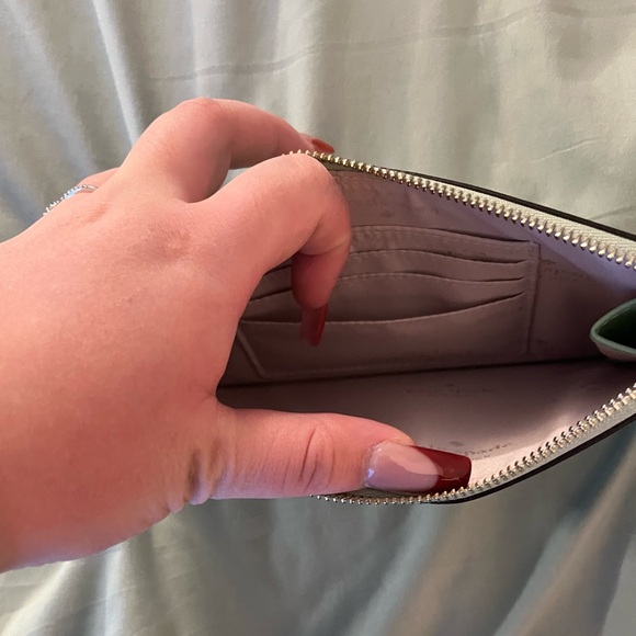 Staci Medium L Zip Wristlet Kate spade SOLD OUT!! - Picture 6 of 6
